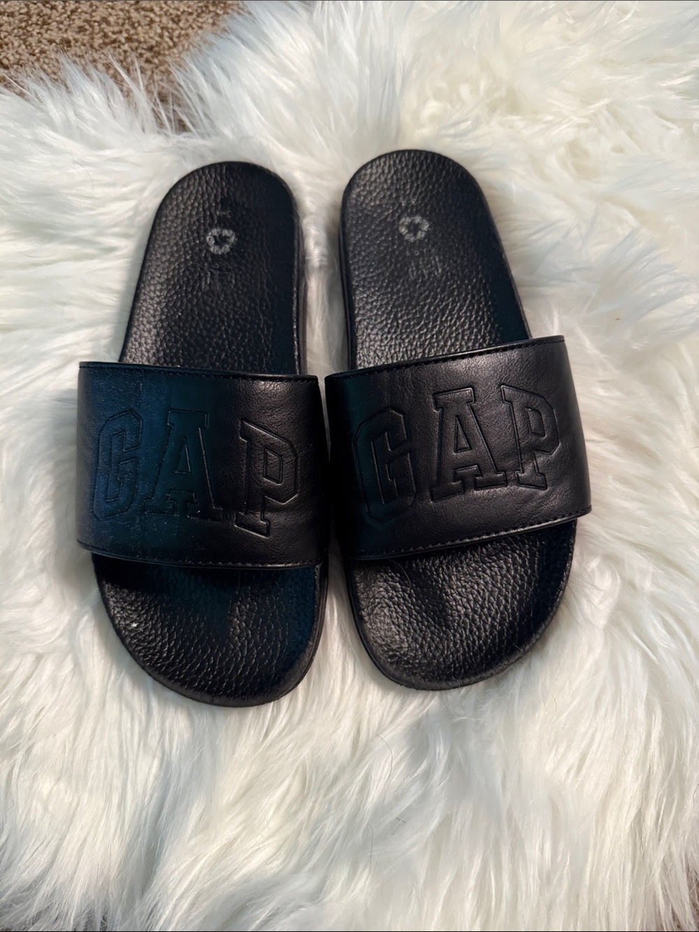 Kids gap slides size 3-4